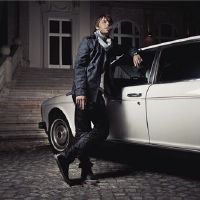 强大的代理学校,他们正在走路表达包