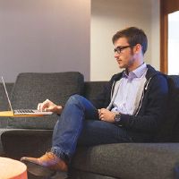 职业是平的，所有事情都很尴尬