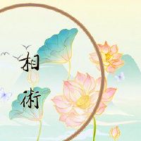 短女脸下的圆形面部有一个良好的人际关系