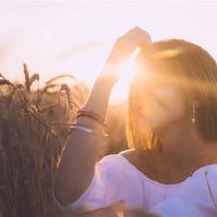 我心中有一座星座，心脏是最昂贵的，眼睛是最干净的，精神是最精神的。