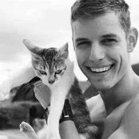 两颗恒星,谁更喜欢彗星人