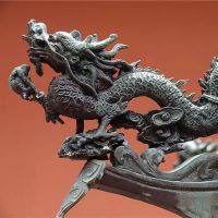 2000年,龙是一生。