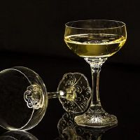 梦见吃葡萄酒