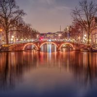 狗男孩的名字是出生于12中午的?