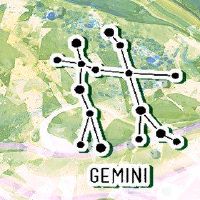 像水雕像这样的男孩如何试图对她来说。