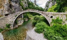 探讨2020年农历八月十七出生的宝宝命运是否优越,分析其五行缺乏的元素情况