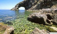 通过五行八字分析,水与土之间是否有相克关系及其化解方法?