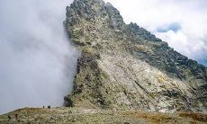 书籍在家居摆放时需要避免哪些风水禁忌，以避免带来不利的影响？