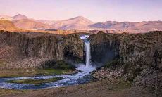 探寻属兔农历1月诞生者的命运与运势：究竟是什么决定了这些人的生活格局和命运趋势？