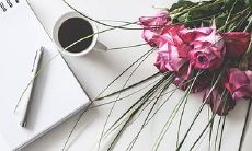 摆放葡萄画的讲究：探究紫气东来的意义，客厅挂葡萄画如何增强财富运势