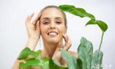 令人一见倾心的气质最干净的生肖女,让你深感内省和静谧的美好