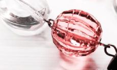 属蛇女该佩戴哪一款饰品来保持平安——是玉平安扣还是玉弥勒佛更合适?