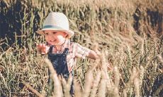 字推荐指南：因五行缺金而愁眉苦脸的男孩，不妨参考这份取名宝典，从中挑选带有霸气的男宝名字，以弥补缺金之不足！