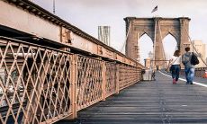 何解，梦中频繁逃避和躲藏的符号意义是怎样的？