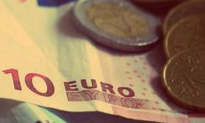 潜意识解读：做梦时遇到别人主动给我钱的象征意义是什么？