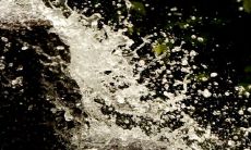 婚姻状况有夫之妇幻想居所内水深如洪水，是观音菩萨派送财富的暗示吗？