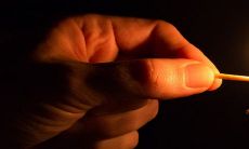 有何征兆可提示梦者及时扑灭梦境中出现的火灾？