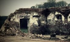 女性梦见房屋倒塌：为何会出现这种梦境以及它所带来的寓意与影响？