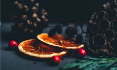 家居摆放干莲蓬，究竟是风水中的吉煞还是凶煞？探究干莲蓬对家庭风水的影响，必须先了解干莲蓬的相关风水禁忌，避免影响家居风水形势的不利影响