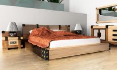 在卧室装饰中,你需要知道的细节:西墙挂葡萄画是否可行?床头挂照片墙该注意哪些事项?