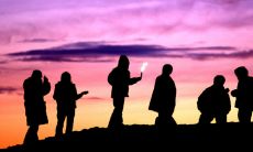 用脚尖着地行走的人被认为是长寿秘诀,而踮着脚走路被视为鬼相,可能导致寿命缩短