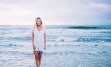 女性右眼皮跳动的预兆解读：时辰不同的吉凶情况