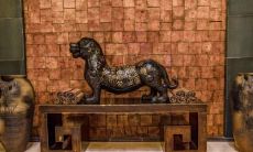 床摆放领会:如何根据风水理念判断床是否对着门,以及应该如何化解这种不良风水影响?