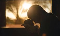 婴儿床放在床尾面有什么影响?如何正确放置婴儿床以保障孩子的安全和舒适?必知的婴儿床摆放注意事项指南!