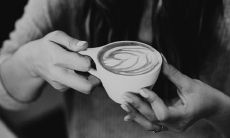 手掌心有窝是富贵命的典型手相符号吗?