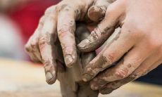 探讨女人命运的手相学：手大是否代表命苦？命苦手相特征有哪些值得了解！