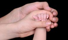 天生具有六个手指的人是否具有特殊的神秘力量或是受到神秘的象征意义？