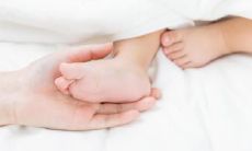 放置婴儿床时,若对着卧室门,是否对风水有影响?关于婴儿床朝向门的讲究和风水说法有哪些?