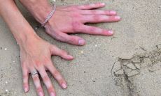 通过手相命理解释，小拇指短的女性是否真的具有福气呢？让我们来一探究竟！