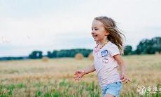 寻求2023年闰二月初六出生、五行缺火土的男女宝宝名字建议