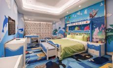 我在卧室装修中头疼的问题：床头位置紧贴窗户，该如何妥善解决？