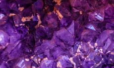 在办公室摆放水晶洞: 了解如何避免风水不足的忌讳和最佳实践