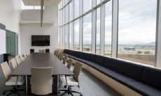 详解办公室风水:如何正确摆放办公桌以提升工作效率与财运