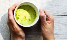 在办公室摆放茶台时，应该考虑朝向的讲究有哪些？