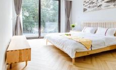 在卧室内放置鱼缸是否具有可行性，因其可能对个人生活质量与宠物鱼的健康造成的各方面影响而产生广泛的关注与探讨