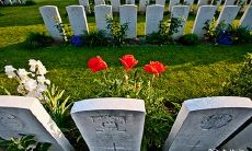 如何在前往坟地的路上携带有效的辟邪和挡煞物品，以及在前往坟地后如何避免晦气的方法？