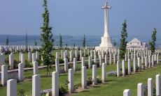 在公墓中购买墓地时应该选择哪个位置最好?一个完整的指南