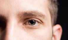 探析眼窝深的男生:从面相中窥探男性眼窝凹陷的意义与特质