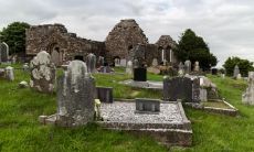 如何选择符合出任高官需求的坟墓?探讨大官墓地的特点及选址要点