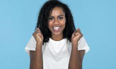 如何通过女性耳后头发的长度来推测命运的好坏?