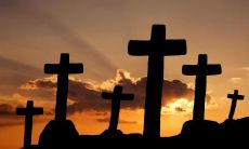 一般坟葬经过几年后开始发挥作用，对于坟墓风水的影响也需重视