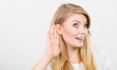 女性右耳带痣照片：天生聪颖的耳痣女性