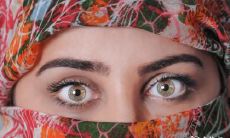 眼珠黄色的人,其寿命、性格和运势如何?