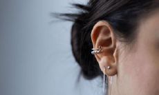 观察耳朵定福缘,女性面相图示哪处长痣能招财纳福?