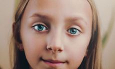 眉头长痣的女性：从面相学剖析命运，探讨其潜在性格及成就预测