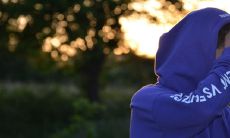 梦见被老师扇巴掌:揭示潜意识中的自责与彷徨,唤醒面对自我成长的内在矛盾和挑战的意义